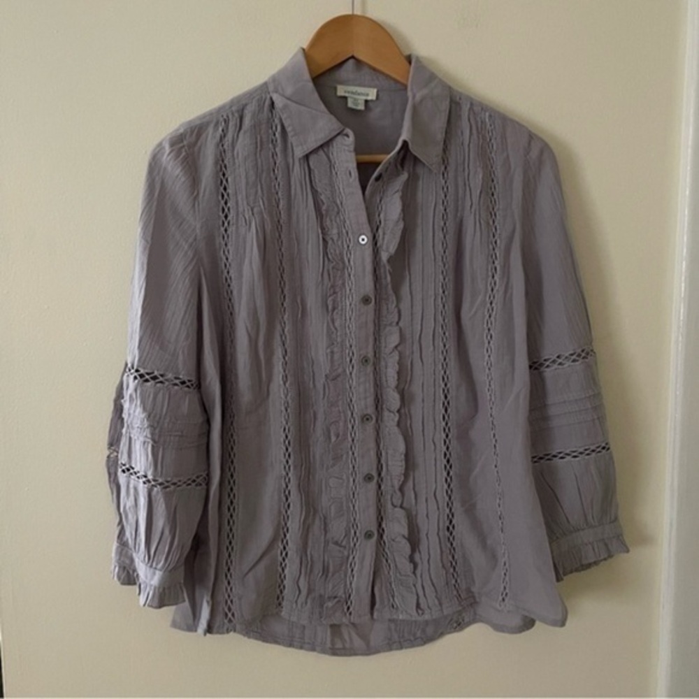 Like New 🩶 Sundance Gray Blouse with Lace Details
